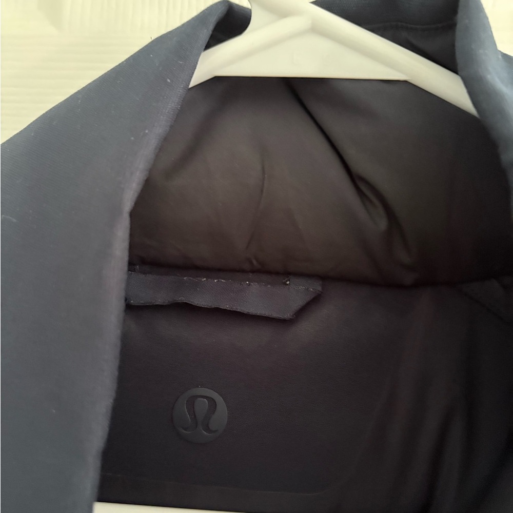 lululemon athletica MENS WUNDER NAVY Puffer Vest - Picture 2 of 2